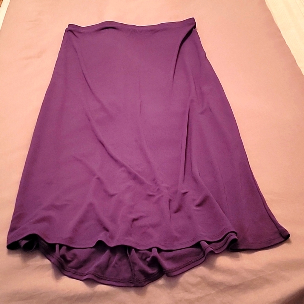 Express mid-length skirt